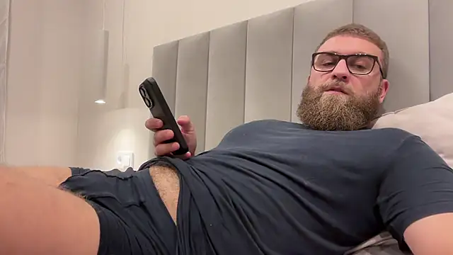 Snapshot of Bear_bear_ chatting on 11-26-25, 11:33 Bear bear online show from 11-26-25, 11:33