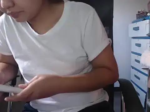 Snapshot of xTheLastVIRGINx chatting on 01-23-25, 06:17 xTheLastVIRGINx online show from 01-23-25, 06:17