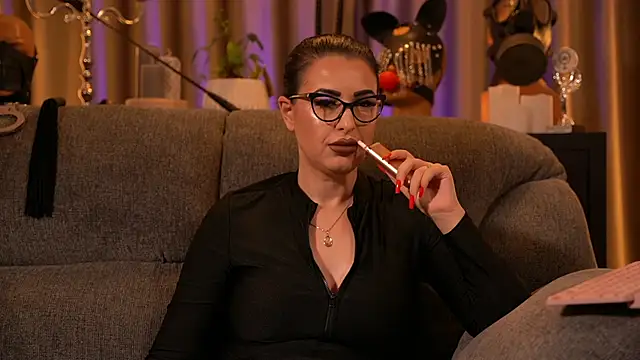 kelly kent online show from 11-18-25, 01:33