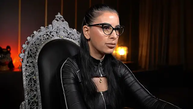 Snapshot of kelly_kent chatting on 06-15-26, 07:05 kelly kent online show from 06-15-26, 07:05