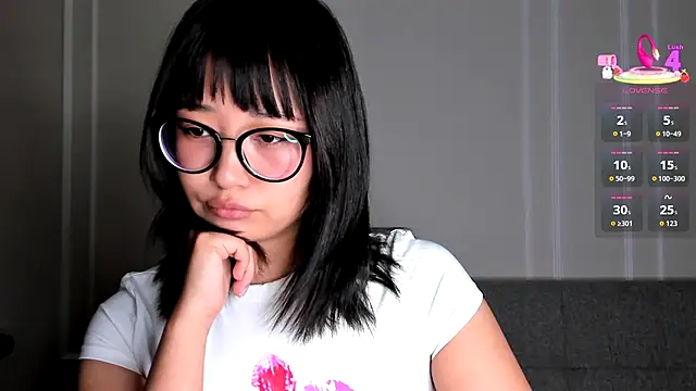 Snapshot of julias_tapes chatting on 12-22-25, 02:36 julias tapes online show from 12-22-25, 02:36