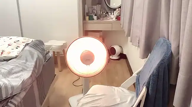 Snapshot of tw_yaya chatting on 12-23-24, 01:56 tw yaya online show from 12-23-24, 01:56