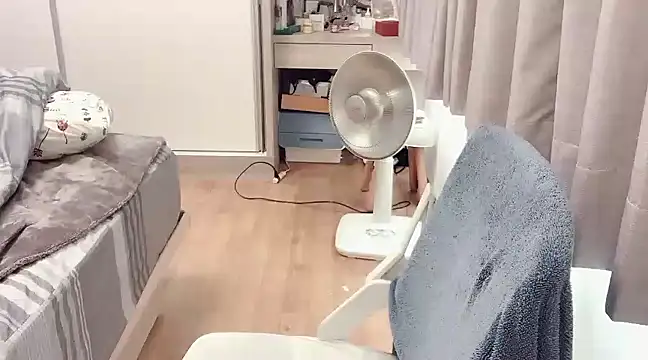 Snapshot of tw_yaya chatting on 01-24-25, 04:59 tw yaya online show from 01-24-25, 04:59