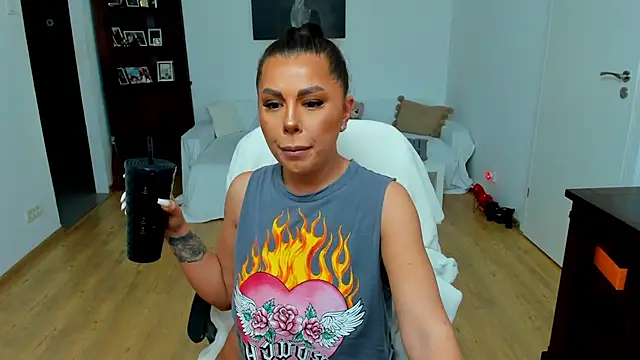 Snapshot of Anna_grayy1 chatting on 02-19-25, 01:17 Anna grayy1 online show from 02-19-25, 01:17