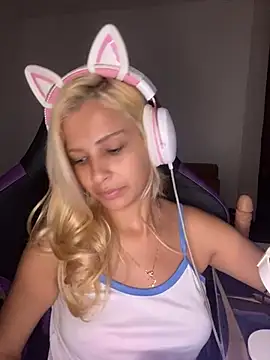 Snapshot of jujubinhahot chatting on 01-11-25, 03:23 jujubinhahot online show from 01-11-25, 03:23