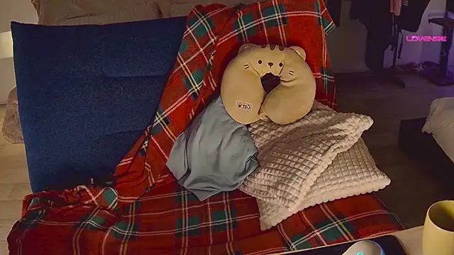 cutenessa online show from 01-31-25, 01:02