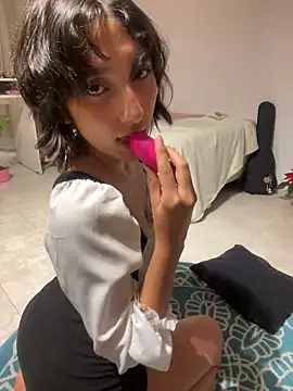 Snapshot of aurora_xoxo chatting on 12-11-24, 05:00 aurora xoxo online show from 12-11-24, 05:00