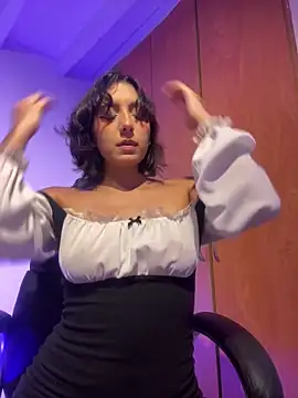 Snapshot of aurora_xoxo chatting on 02-21-25, 04:51 aurora xoxo online show from 02-21-25, 04:51