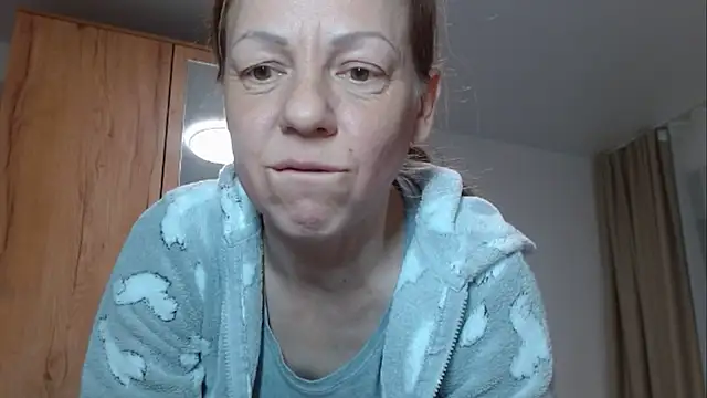 Snapshot of Popppka chatting on 02-12-25, 06:51 Popppka online show from 02-12-25, 06:51