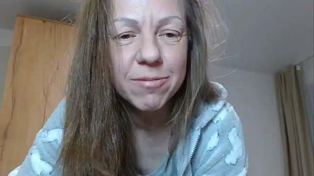 Snapshot of Popppka chatting on 02-14-25, 07:33 Popppka online show from 02-14-25, 07:33