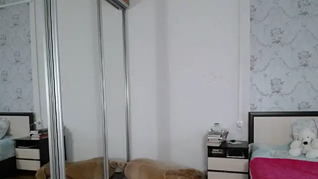 Snapshot of Popppka chatting on 11-30-25, 12:53 Popppka online show from 11-30-25, 12:53