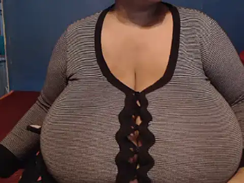 Snapshot of CUTEFIRMMELONSS chatting on 03-11-25, 08:53 CUTEFIRMMELONSS online show from 03-11-25, 08:53