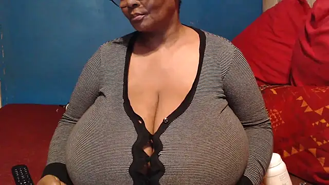 CUTEFIRMMELONSS online show from 12-21-25, 07:43