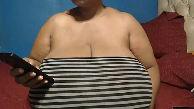 CUTEFIRMMELONSS online show from 04-15-26, 03:24