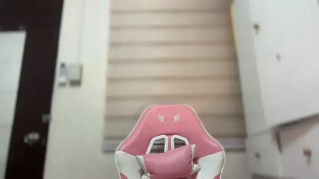 Snapshot of ehotlovea_ chatting on 09-18-25, 06:43 ehotlovea online show from 09-18-25, 06:43