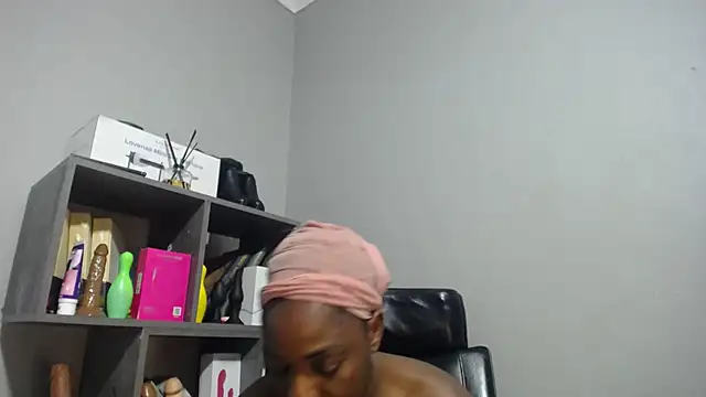 Snapshot of Shaniko89 chatting on 02-21-26, 10:44 Shaniko89 online show from 02-21-26, 10:44