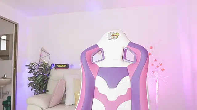 Snapshot of driana_hoffman chatting on 11-27-25, 07:16 driana hoffman online show from 11-27-25, 07:16