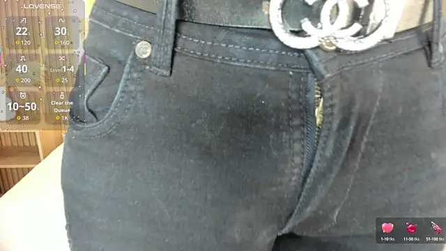 Snapshot of Valentina_Ross_ chatting on 09-15-25, 12:27 Valentina Ross online show from 09-15-25, 12:27