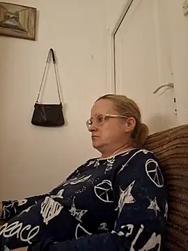 Snapshot of She-devilx chatting on 09-21-25, 09:05 She-devilx online show from 09-21-25, 09:05