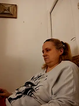 Snapshot of She-devilx chatting on 11-13-25, 10:19 She-devilx online show from 11-13-25, 10:19