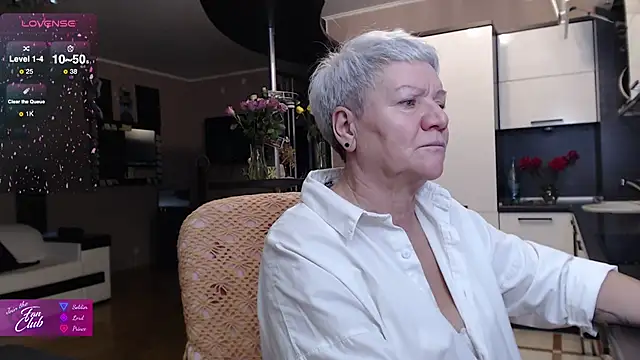 Snapshot of roxana_brooks chatting on 11-16-25, 02:11 roxana brooks online show from 11-16-25, 02:11