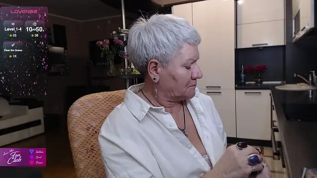 Snapshot of roxana_brooks chatting on 11-18-25, 02:43 roxana brooks online show from 11-18-25, 02:43