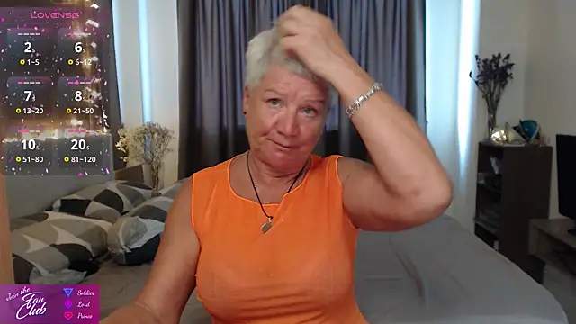 Snapshot of roxana_brooks chatting on 05-25-26, 11:33 roxana brooks online show from 05-25-26, 11:33