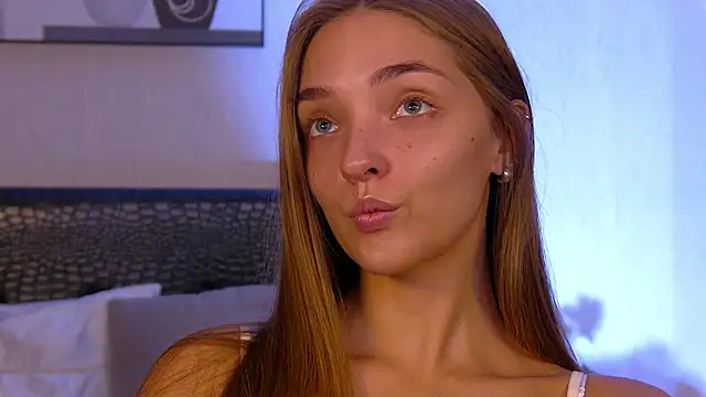 Snapshot of VirginieCruz chatting on 09-22-25, 07:38 VirginieCruz online show from 09-22-25, 07:38