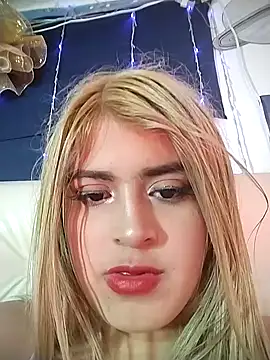 Snapshot of bella_star21 chatting on 12-27-24, 01:11 bella star21 online show from 12-27-24, 01:11