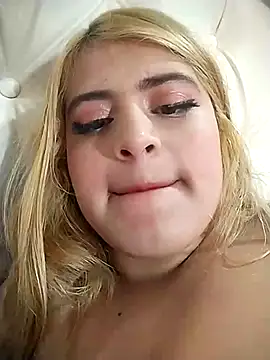 Snapshot of bella_star21 chatting on 01-22-25, 04:44 bella star21 online show from 01-22-25, 04:44