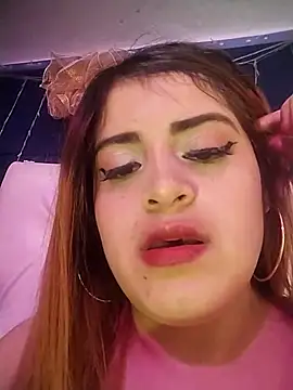 Snapshot of bella_star21 chatting on 10-02-25, 02:24 bella star21 online show from 10-02-25, 02:24