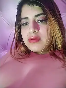 Snapshot of bella_star21 chatting on 10-20-25, 12:00 bella star21 online show from 10-20-25, 12:00