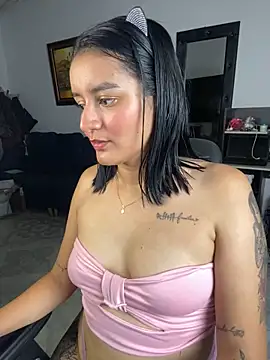 Snapshot of Lucia-Candy chatting on 02-24-25, 12:20 Lucia-Candy online show from 02-24-25, 12:20