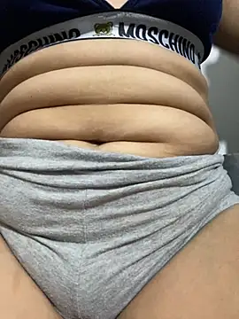 Snapshot of Lucia-Candy chatting on 10-28-25, 02:37 Lucia-Candy online show from 10-28-25, 02:37