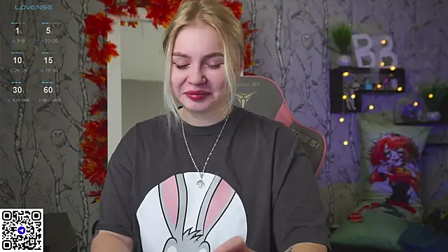 Moon Valkyrie online show from 10-14-25, 09:10