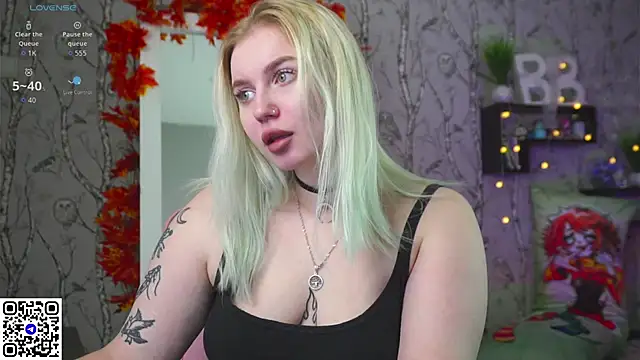 Moon Valkyrie online show from 10-22-25, 09:42