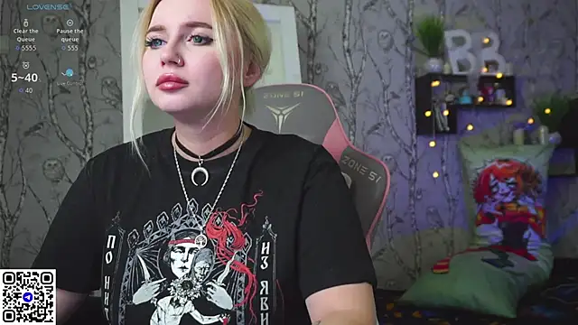 Moon Valkyrie online show from 12-23-25, 10:57