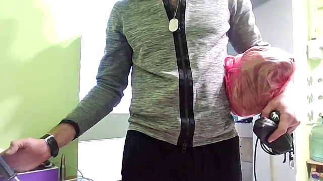 Snapshot of SexSanich chatting on 09-26-25, 03:16 SexSanich online show from 09-26-25, 03:16