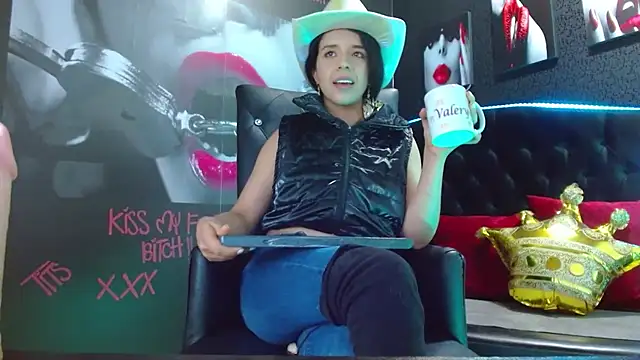 Snapshot of VALERY_MEER chatting on 12-15-24, 06:04 VALERY MEER online show from 12-15-24, 06:04