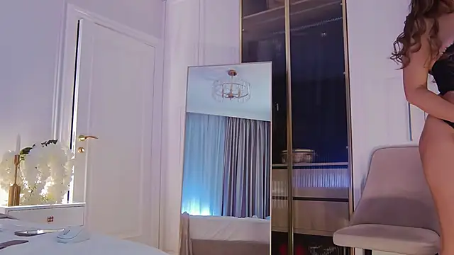 Snapshot of MilaDYstarlight chatting on 02-27-25, 02:53 MilaDYstarlight online show from 02-27-25, 02:53