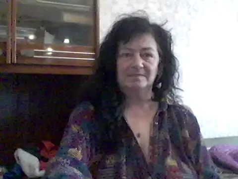 Snapshot of GypsiQueen2 chatting on 02-22-25, 01:02 GypsiQueen2 online show from 02-22-25, 01:02