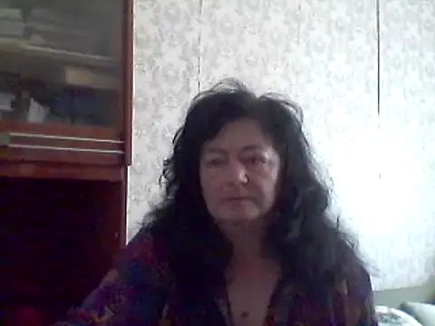 Snapshot of GypsiQueen2 chatting on 02-25-25, 10:37 GypsiQueen2 online show from 02-25-25, 10:37