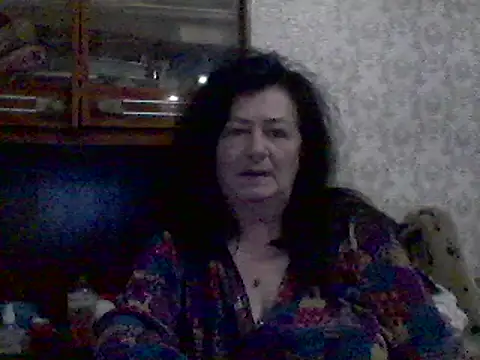 Snapshot of GypsiQueen2 chatting on 03-04-25, 04:52 GypsiQueen2 online show from 03-04-25, 04:52