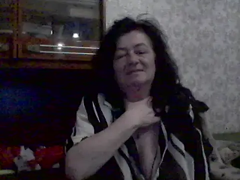 Snapshot of GypsiQueen2 chatting on 03-09-25, 05:17 GypsiQueen2 online show from 03-09-25, 05:17
