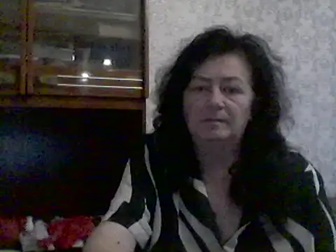 Snapshot of GypsiQueen2 chatting on 03-10-25, 01:54 GypsiQueen2 online show from 03-10-25, 01:54