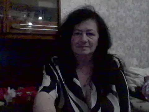 Snapshot of GypsiQueen2 chatting on 03-11-25, 04:51 GypsiQueen2 online show from 03-11-25, 04:51