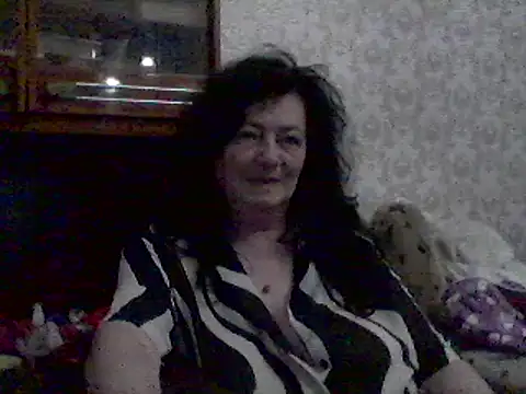 Snapshot of GypsiQueen2 chatting on 03-11-25, 11:04 GypsiQueen2 online show from 03-11-25, 11:04