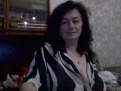 Snapshot of GypsiQueen2 chatting on 03-12-25, 08:31 GypsiQueen2 online show from 03-12-25, 08:31