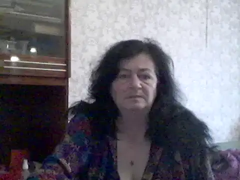 Snapshot of GypsiQueen2 chatting on 03-13-25, 01:18 GypsiQueen2 online show from 03-13-25, 01:18