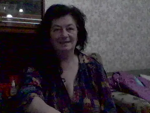 Snapshot of GypsiQueen2 chatting on 03-13-25, 10:54 GypsiQueen2 online show from 03-13-25, 10:54
